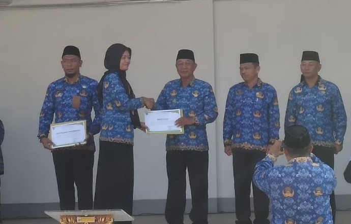 WUJUDKAN TATA KELOLA PROFESIONAL, DESA PESU RAIH PREDIKAT TERBAIK 1 PROGRAM SINERGI