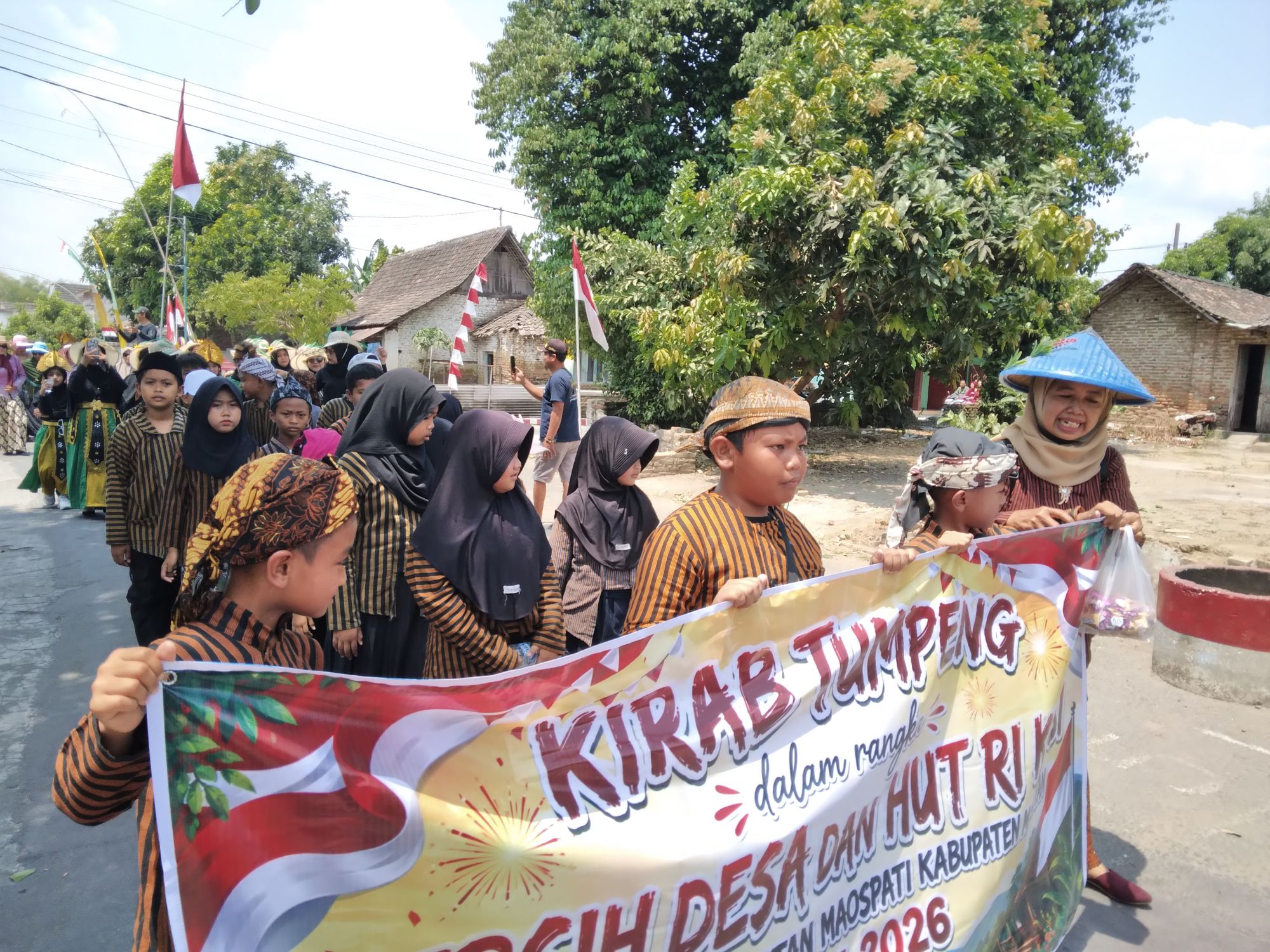 LESTARIKAN TRADISI DAN WUJUD SYUKUR, WARGA DESA PESU SEMARAKKAN AGENDA BERSIH DESA 2026