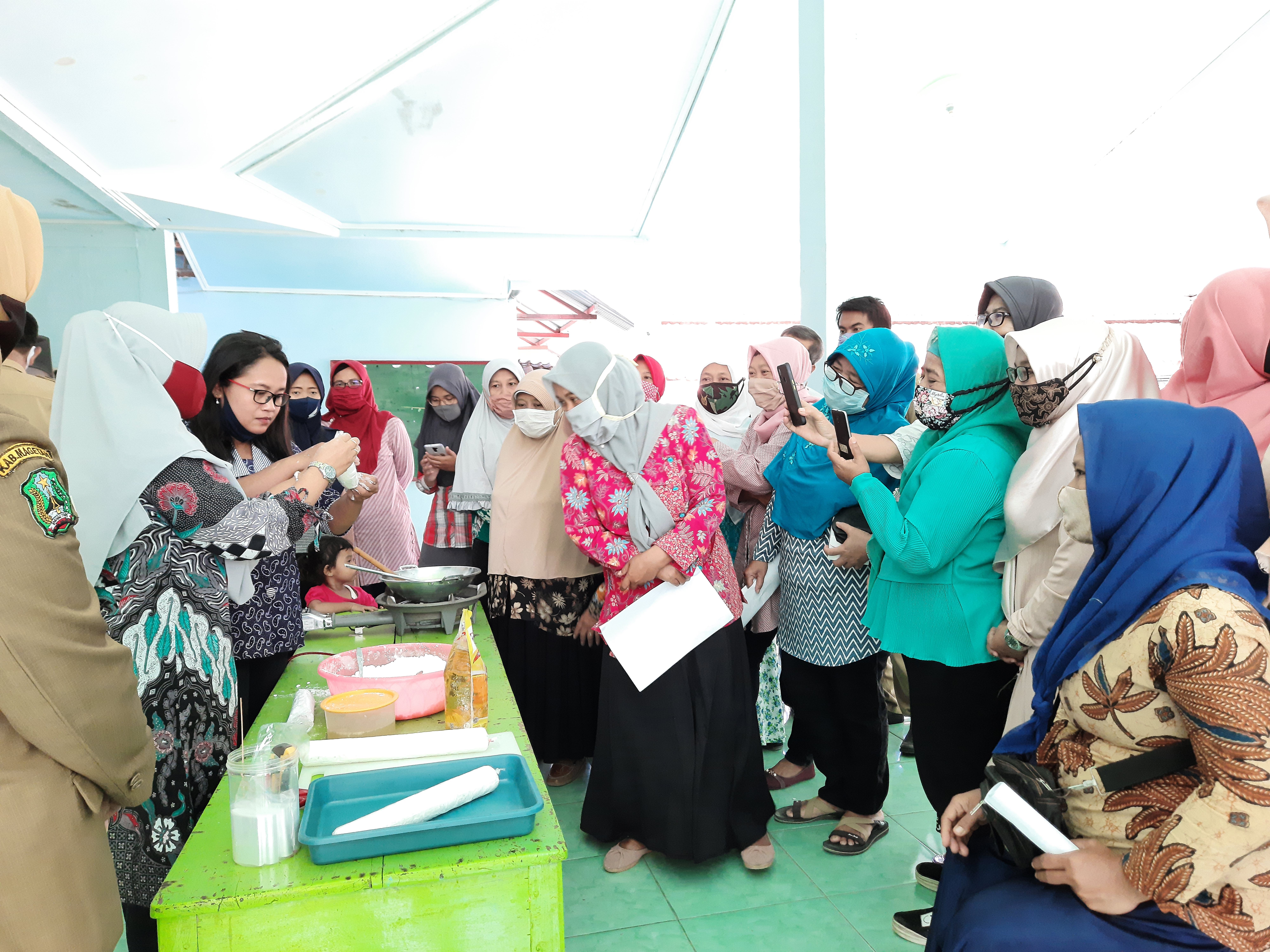 FASILITASI CARA PRODUKSI KRIPIK TEMPE SAGU