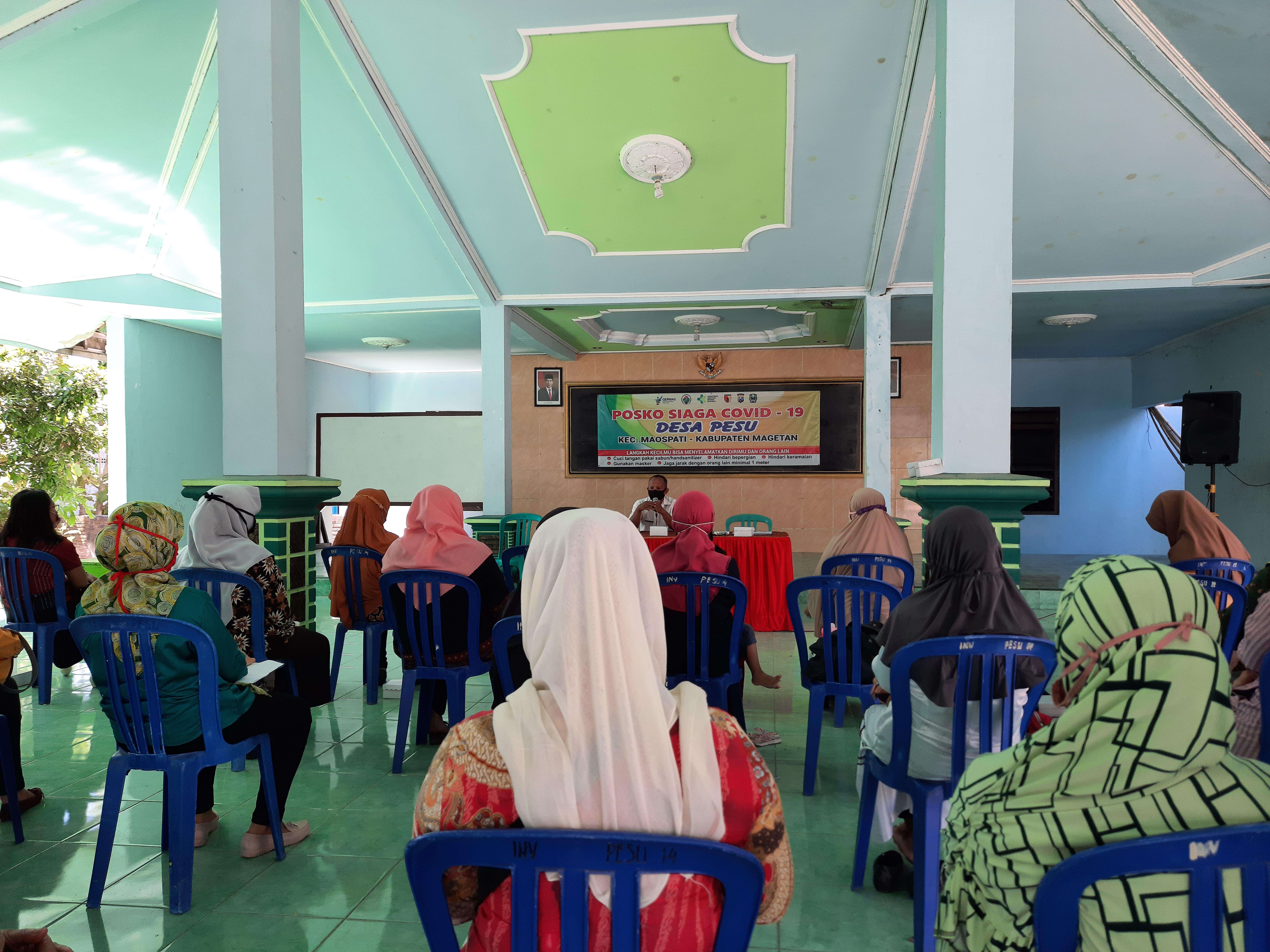 FASILITASAI CARA PENGEMASAN, PEMASARAN PRODUK KRIPIK TEMPE SAGU SECARA ONLINE DAN PENGURUSAN IJIN PIRT